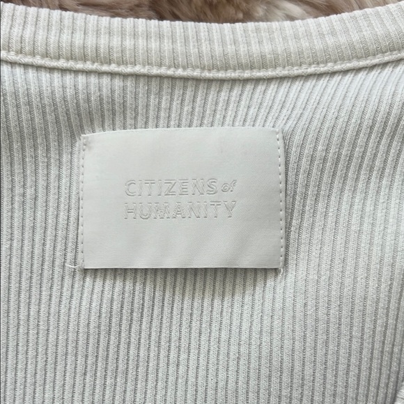 Citizens Of Humanity Ribbed V-Neck Long Sleeve Top in Cream - Picture 2 of 6